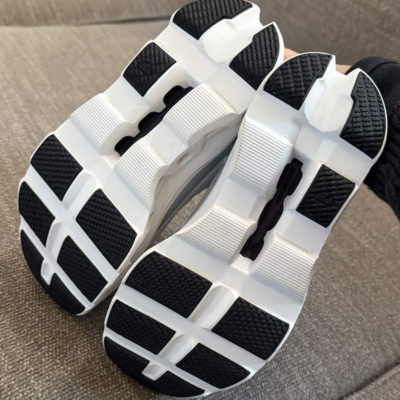 BNWOT On Clouds Cloudmonster Size 6 Women’s - Picture 3 of 6